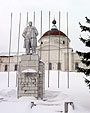 Мышкин, памятник Ленину и Никольский собор, 2005г.